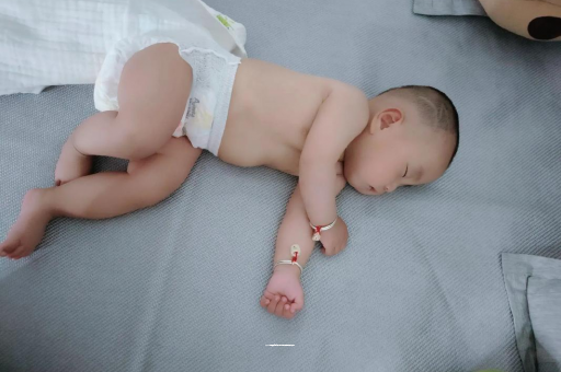 眉山六个月宝宝眼睛散光